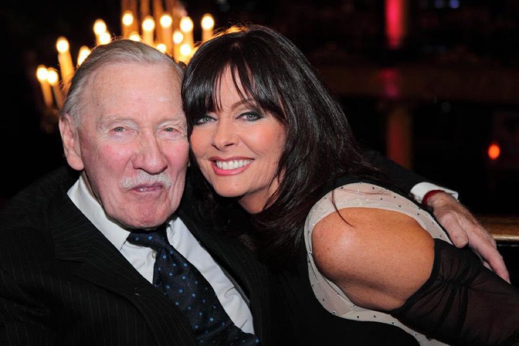 Happy Heavenly Birthday Leslie Phillips CBE Brilliant actor and lovely man. Great memory at the premiere of Run For Your Wife. Loved his catchphrase “Ding Dong” #LesliePhillips #CarryOn #DoctorInTheHouse #HarryPotter #CarryOn #NotNowDarling