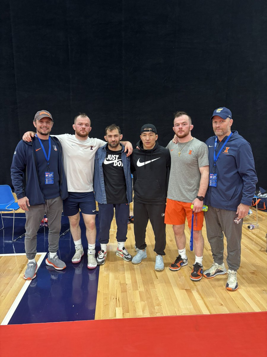 IlliniRTC's tweet image. Wrestling is hard! These guys gave everything they had this weekend. Headed back to Illinois bloodied but unbroken (Except 1 nose). #OntoTheNextOne