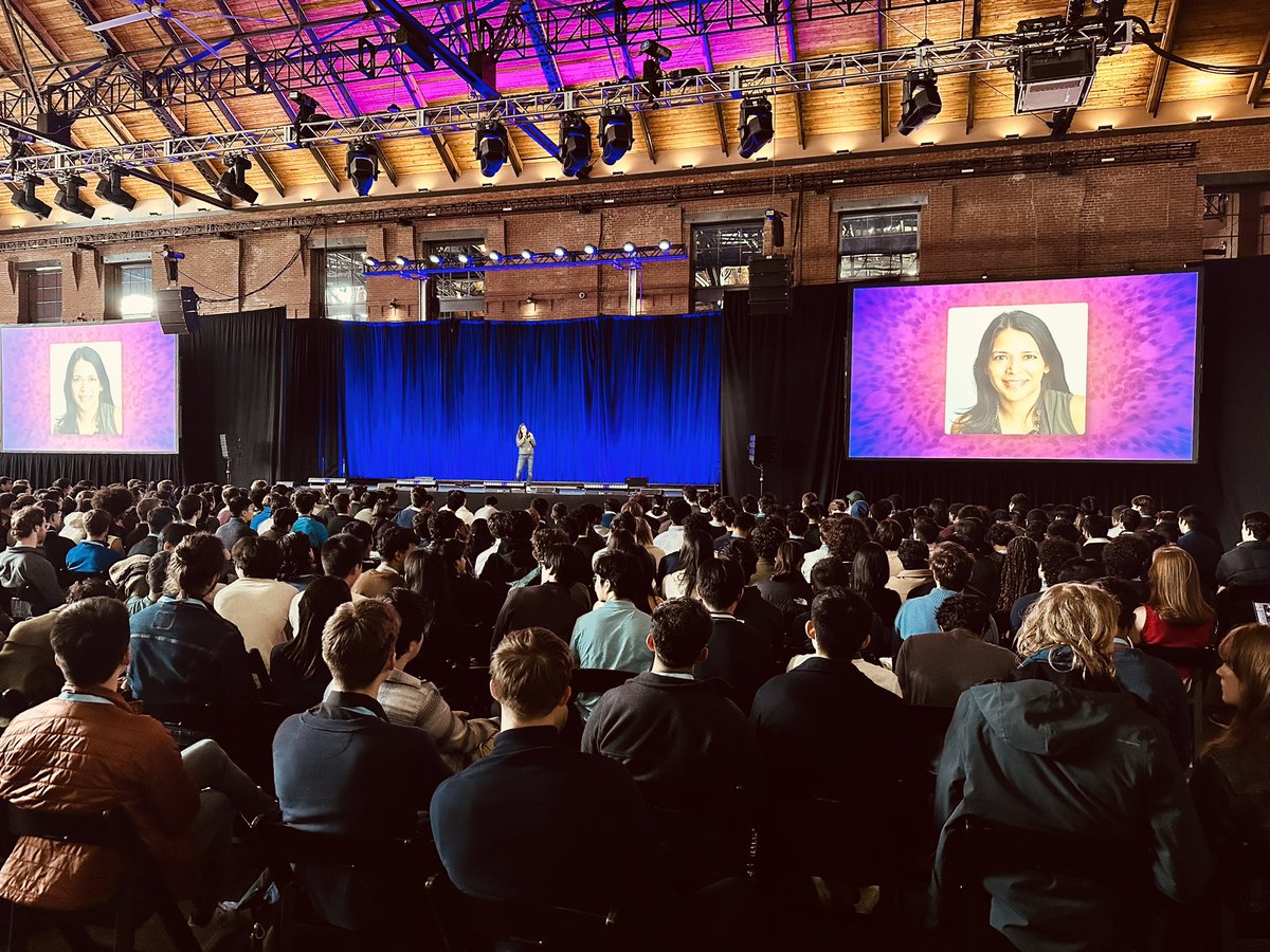 What a privilege to meet students and future founders at @ycombinator Startup School here in Boston. @SurbhiSarnaSF just shared her founder story.