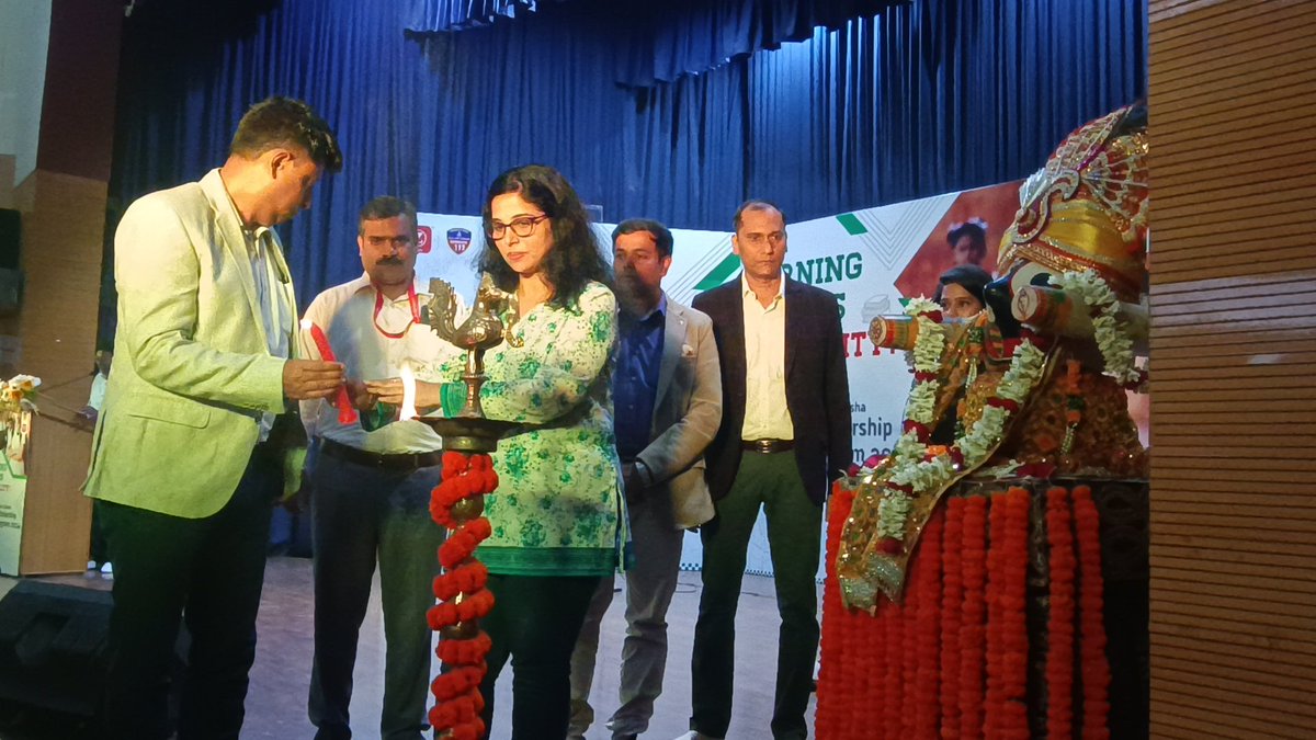 AdventoComm's tweet photo. Celebrating dedication and excellence: Ziqitza Healthcare Limited honors 46 ambulance crew and 15 academic achievers in Odisha. #ZHL #HealthPR #OdishaPR https://t.co/CRtlhgR2cW