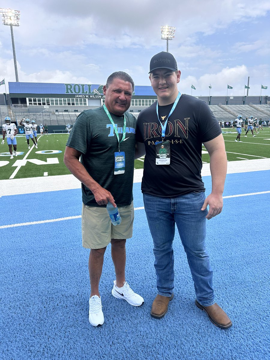 Tulane Spring Game 🔥🌊 Even got to meet legendary Coach O. #rollwave @TULNrecruiting @GreenWaveFB @EvanMckissack @CoachJoeRocconi @CHSDragonFB