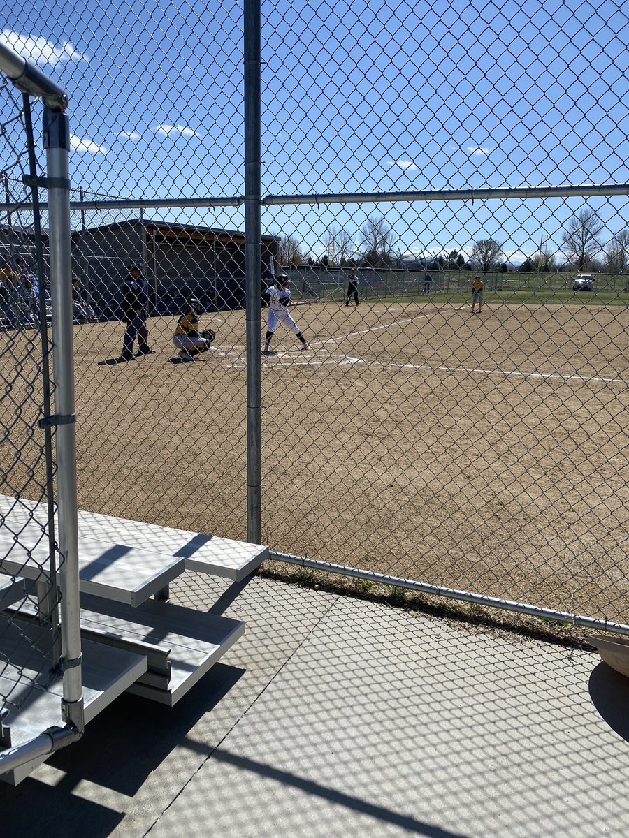 Beautiful day for a little West High Softball! Go 🐻s! @bwhnation 🐻 🥎 🐻 🥎