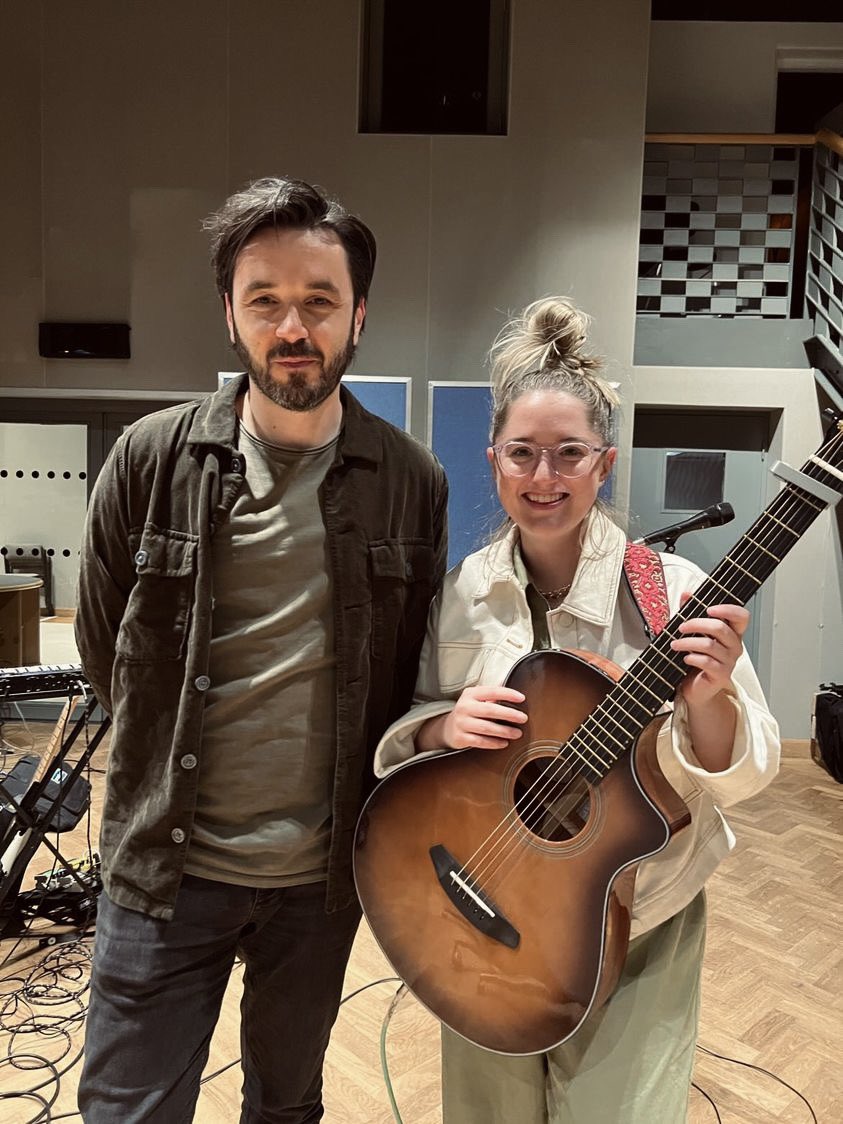Huge thanks @roddyhart for giving my new song a spin on @bbcquaysessions last week! A lovely surprise when listening back, really appreciate the support 🙏💜 Listen back here (around 1hr30mins) - bbc.co.uk/sounds/play/m0… @BBCRadioScot