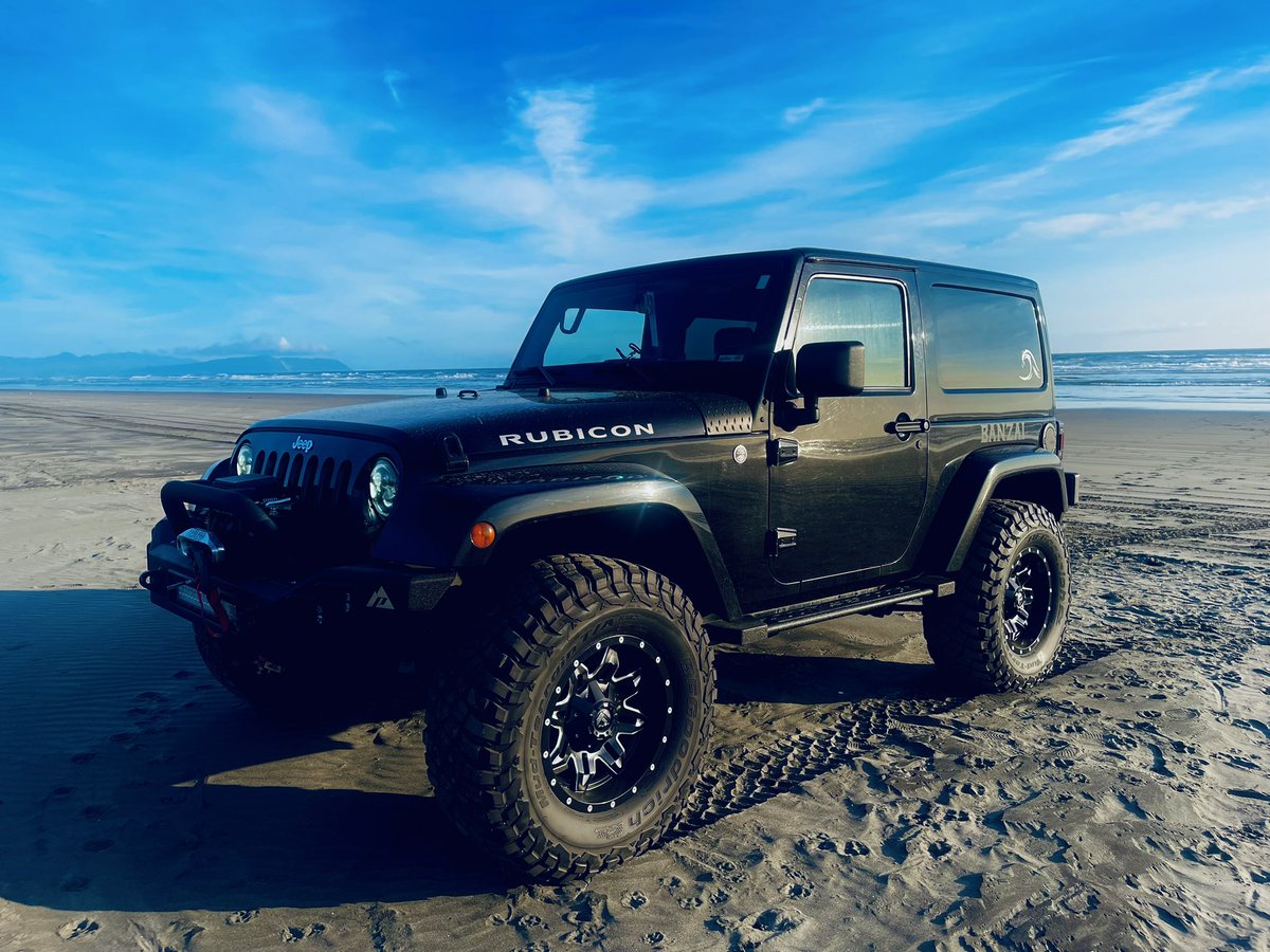 Banzai got a make over! New fenders, liners and 75th addition seats 🖤
What a difference. 
Next up will be leveling out that Rake in the front end ✌🏼
#JeepLife
#JeepMafia 
-Last picture is before