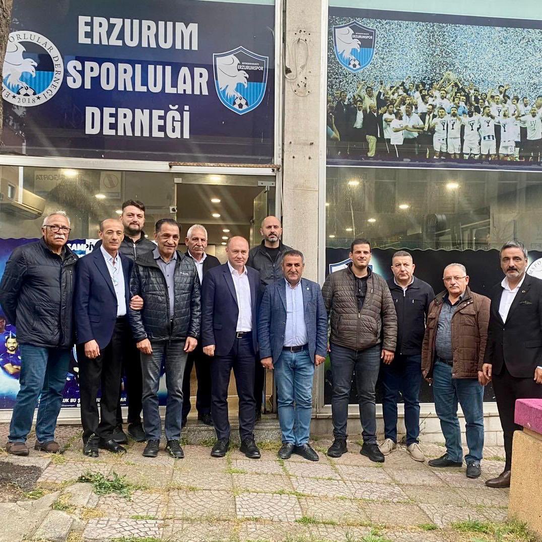 Kartal Erzurumsporlular Derneği’ni ziyaret ettim. Plaket takdimi için başta başkanımız Muammer Dilli olmak üzere tüm dostlarımıza teşekkür ederim. Dadaşların yanında olmaya devam edeceğiz.