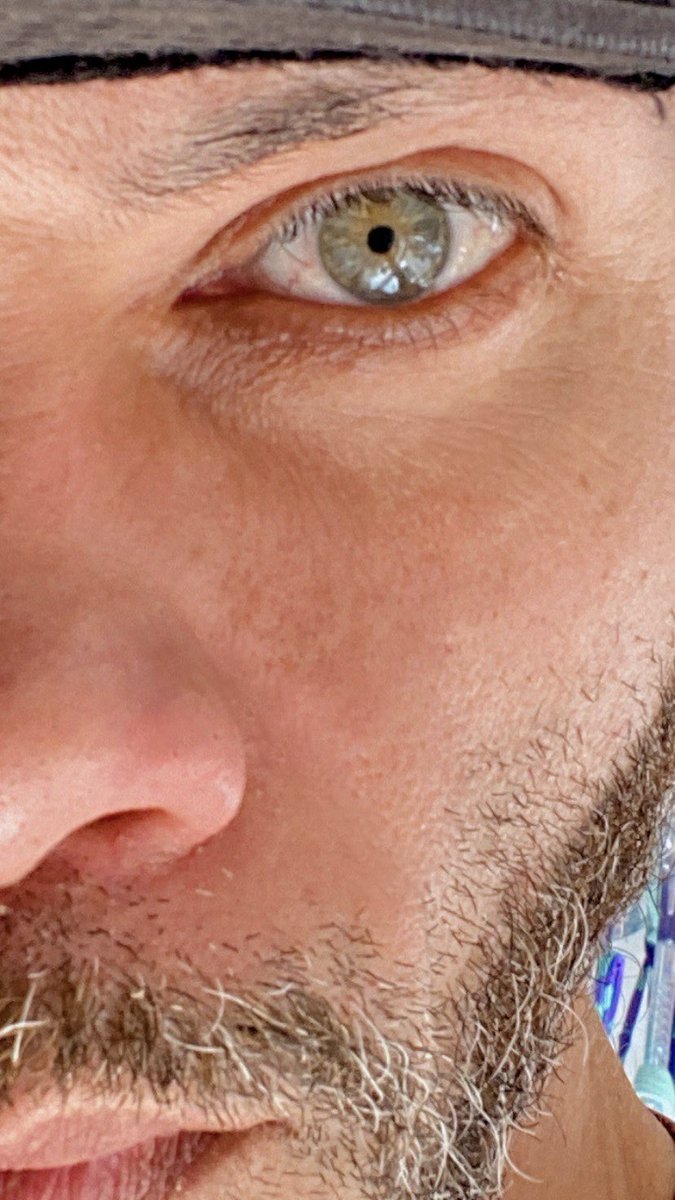 MooreRodrigo's tweet photo. O UNIVERSO CONSPIRA A FAVOR,DE QUEM NÃO CONSPIRA CONTRA NINGUÉM ✌🏻❤️ 
#BoaTardeee #sabadou #positividade #model #barbudosbr https://t.co/SRdBEWaUhF