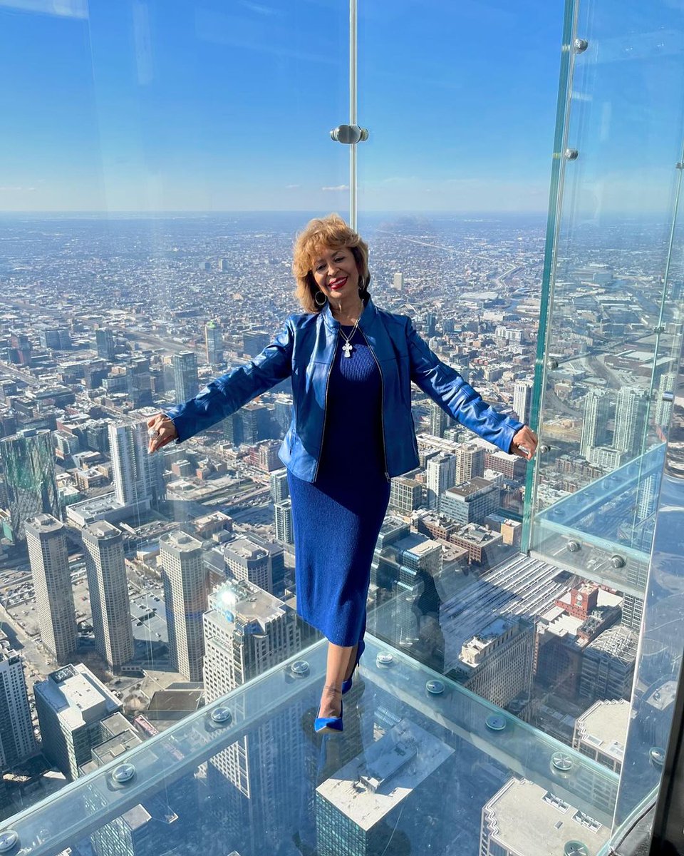 'The view was jaw-dropping. It was such a crystal clear view, I'm pretty sure we could see all the way to Indiana and Wisconsin.' 'I'd highly recommend the Ledge experience to any visitor!' ✍️ & 📸: travelingblackwidow via IG