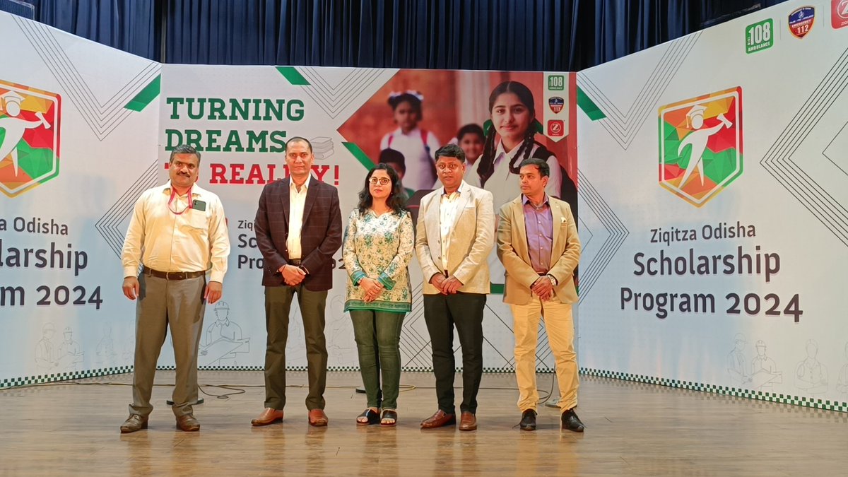 AdventoComm's tweet photo. Recognizing service and academic success: ZHL awards ceremony highlights commitment to healthcare crew and unwavering support to their family members in Odisha. #HealthComm #Awards #PR https://t.co/D5q01ot9fU