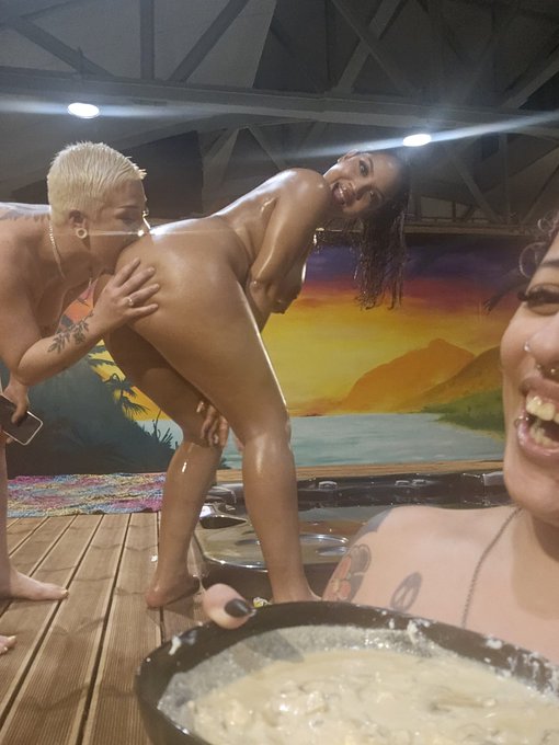 Bon app&eacute;tit ! @FoxxyDany @thebabybarron  At @warehouse_x https://t.co/buSmYBG6Lu<a class="tags" target="_blank" title="On Twitter" href="/?out=eyJ0eXAiOiJKV1QiLCJhbGciOiJIUzUxMiJ9.eyJpYXQiOjE3MjMxNzM5NzYsImlzcyI6InR3cG9ybnN0YXJzLmNvbSIsIm5iZiI6MTcyMzE3Mzk3NiwiZXhwIjoxNzU0NzA5OTc2LCJyZWRpcmVjdF91cmwiOiJodHRwczovL3R3aXR0ZXIuY29tL0ZveHh5RGFueSJ9.VLDCKwu8qFTtpYz04CLeODFSlnWSt4yoiMEO94bXcbh-QxW5O9CkYGgkMmf71Op68HfWjexLu3I7UXfU10Qa2A">@FoxxyDany</a><a class="tags" target="_blank" title="On Twitter" href="/?out=eyJ0eXAiOiJKV1QiLCJhbGciOiJIUzUxMiJ9.eyJpYXQiOjE3MjMxNzM5NzYsImlzcyI6InR3cG9ybnN0YXJzLmNvbSIsIm5iZiI6MTcyMzE3Mzk3NiwiZXhwIjoxNzU0NzA5OTc2LCJyZWRpcmVjdF91cmwiOiJodHRwczovL3R3aXR0ZXIuY29tL3RoZWJhYnliYXJyb24ifQ.esfgfEZvRiEW3HJ_TEz2lKfdmgIS5MIKXCY7drB5ZQYuY2ZGfKZLKKeeSWlKvarGGQep9jIZZo1aGK-jeqScsA">@thebabybarron</a><a class="tags" target="_blank" title="On Twitter" href="/?out=eyJ0eXAiOiJKV1QiLCJhbGciOiJIUzUxMiJ9.eyJpYXQiOjE3MjMxNzM5NzYsImlzcyI6InR3cG9ybnN0YXJzLmNvbSIsIm5iZiI6MTcyMzE3Mzk3NiwiZXhwIjoxNzU0NzA5OTc2LCJyZWRpcmVjdF91cmwiOiJodHRwczovL3R3aXR0ZXIuY29tL3dhcmVob3VzZV94In0.Xffo0dmIbQkO5YvhNdK1K_64QGT1XqZVEb0qWy1tMr3NQ0LHTWVb6pCDR6I2NjJp5oVRqUdVkMeBR4iQMLZBTA">@warehouse_x</a><a href="/tag/stripchat"class="tags"><span>#stripchat</span></a><a href="/tag/stripchatlive"class="tags"><span>#stripchatlive</span></a>