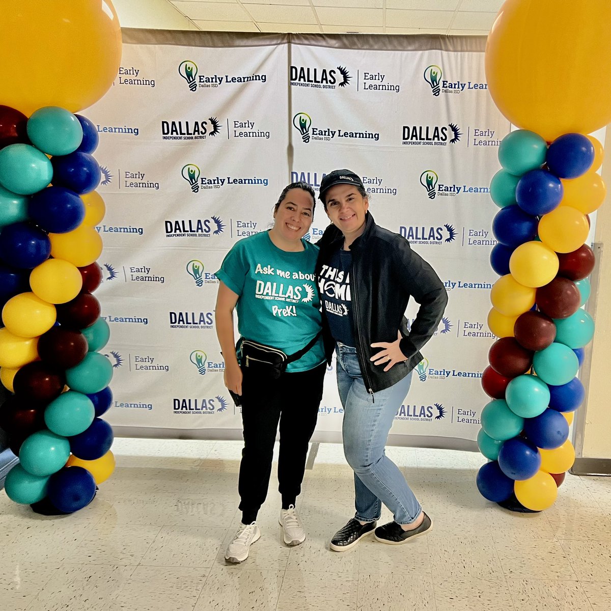 Birthday weekend for Principal Molinares started doing what she loves the most! Greeting and connecting with families! Thank you @YCardozaRamirez for hosting today a very special event! The ☔️ did not stopped us! @DrElenaSHill @StellaKastl @MurilloDebbie1 @Dallasacademics
