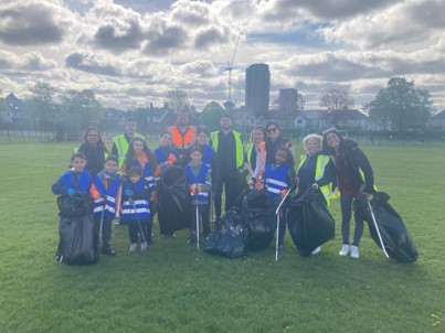 Our Eco Committee joined forces with @Barrattplc & @CanLager to litter pick in our local community. The focus was our local park, North Acton Playing Fields. It was a good opportunity for the children to clean up the park that many of our families visit regularly.