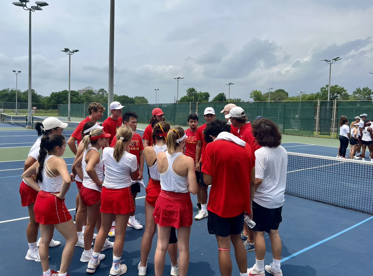 Up and going 🎾 @USTCeltsTennis vs. @SUMountaineers ❌🌧️ not allowed! #GoCelts