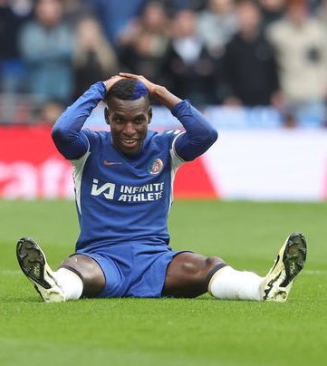 🇸🇳 Nicolas Jackson registered more successful take-ons (2/2) than any other player for either Manchester City or Chelsea. However, the finishing needs a lot of work. He’s young, needs to learn from this. #CFC #MCICHE #CHELSEA