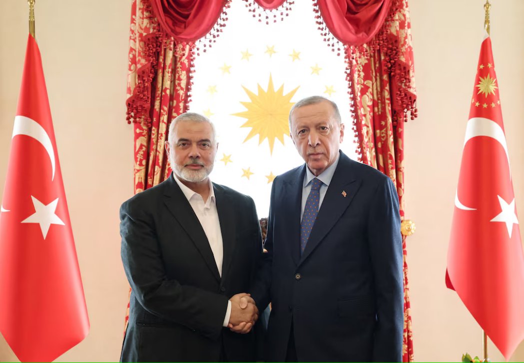Head of Hamas Ismail Haniyeh warmly welcomed by president of Turkey 🇹🇷 today 👇 Show me your friends and I will tell you who you are.