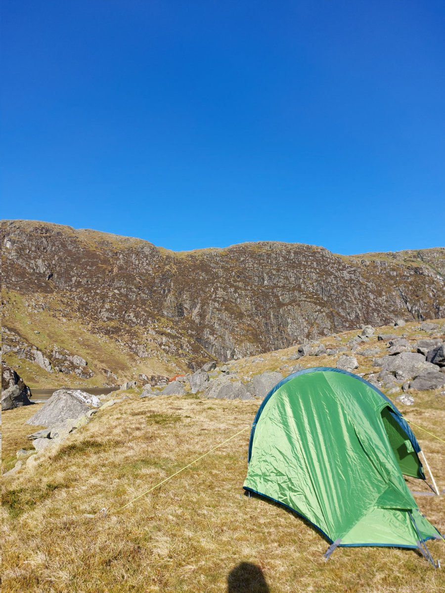 Fantastic trip away exploring the Carneddau mountain range ⛰️

Starting at Llanfairfechan, hiked up to Bera Bach & Foel-fras before camping at Llyn Dulyn 🏕

In bird news: 50+ Northern Wheatear, 20+ Ring Ouzel and 5+ Red-billed Chough amongst other migrants #GetOutdoors