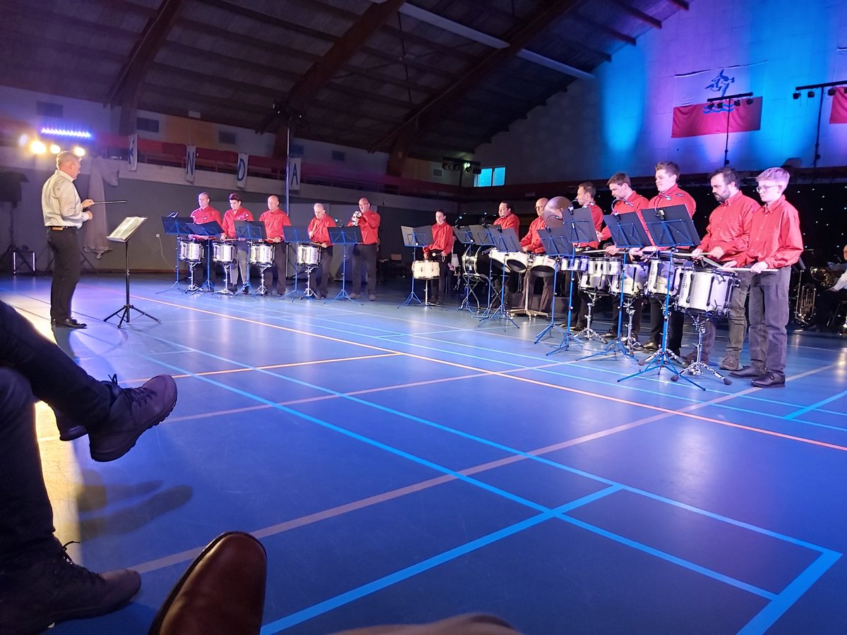 Harmonie en slagwerkgroep laten zich van hun beste kant zien en ondertussen worden ook nog een 5 jubilarissen in het zonnetje gezet.  2x 25 jaar lid, twee keer 40 jaar en 1 keer 50 jaar lid. Echt een vereniging met diepgewortelde roots in Moordrecht!!