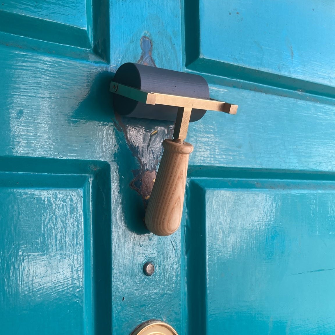 My mum is a printmaker and my dad just installed a new door knocker for her 🥲