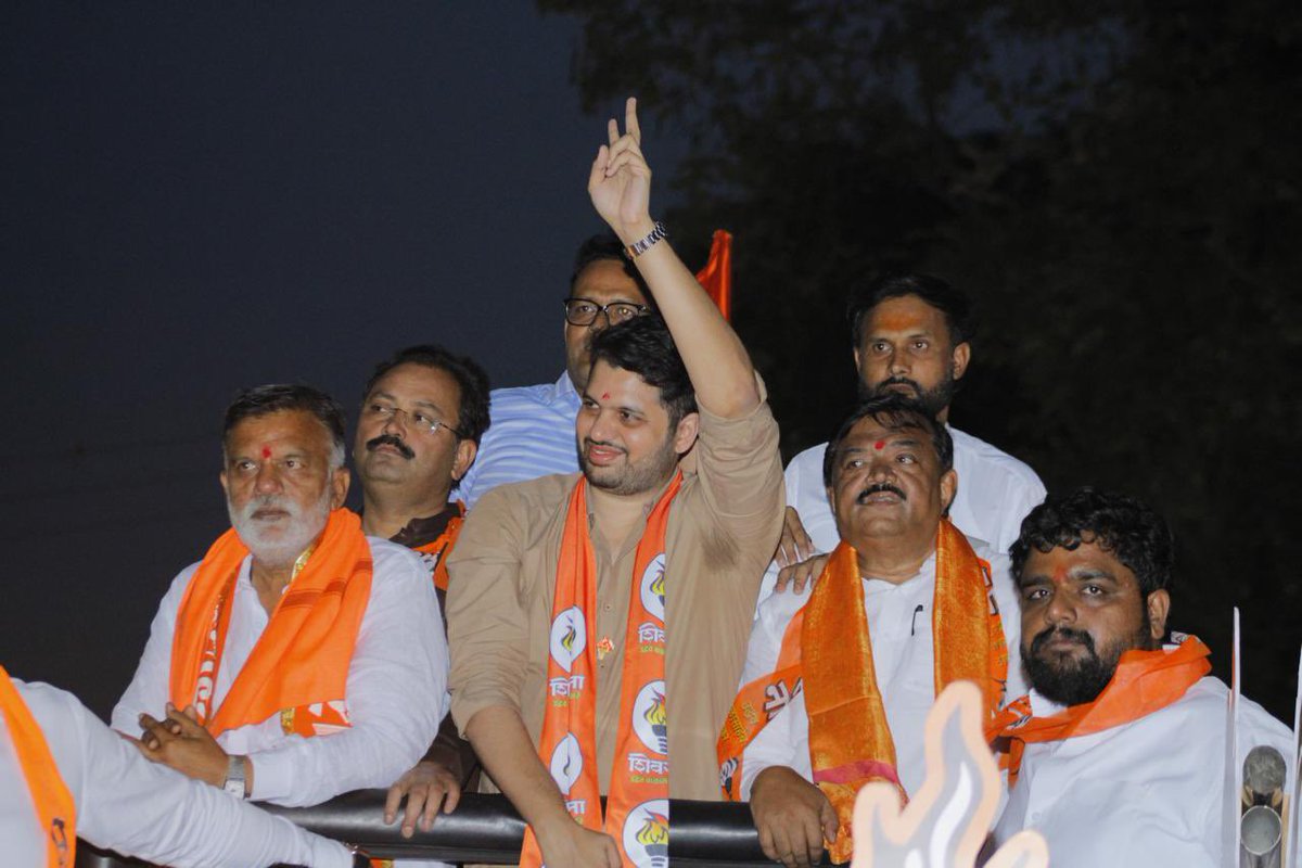 SardesaiVarun's tweet photo. नाशिक लोकसभा महाविकास आघाडीचे उमेदवार श्री. राजाभाऊ वाजे जी यांच्या प्रचारार्थ आज नाशिक पश्चिम येथे भव्य मशाल बाईक रॅलीचे आयोजन करण्यात आले होते, ह्या रॅलीस उपस्थित होतो.

@RajabhauW https://t.co/9qonzI9sOy
