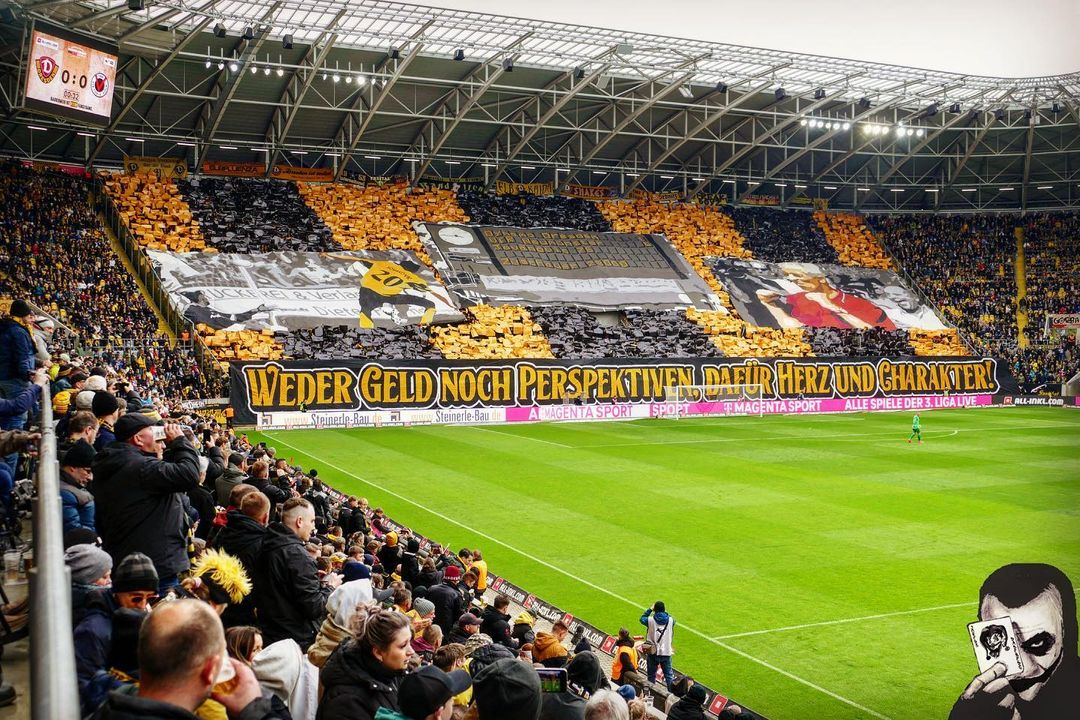 „Weder Geld noch Perspektiven, dafür Herz & Charakter!“: #Dynamo #Dresden-Fans erinnerten an Tugenden, die 2004 den Aufstieg in die #2Bundesliga sicherten. Nach Abpfiff brennts im #KBlock & #SGD1953-Fans brüllen sich den Frust von der Seele 👉 faszination-fankurve.de/news/78259/wed… #SGDVIK #SGD