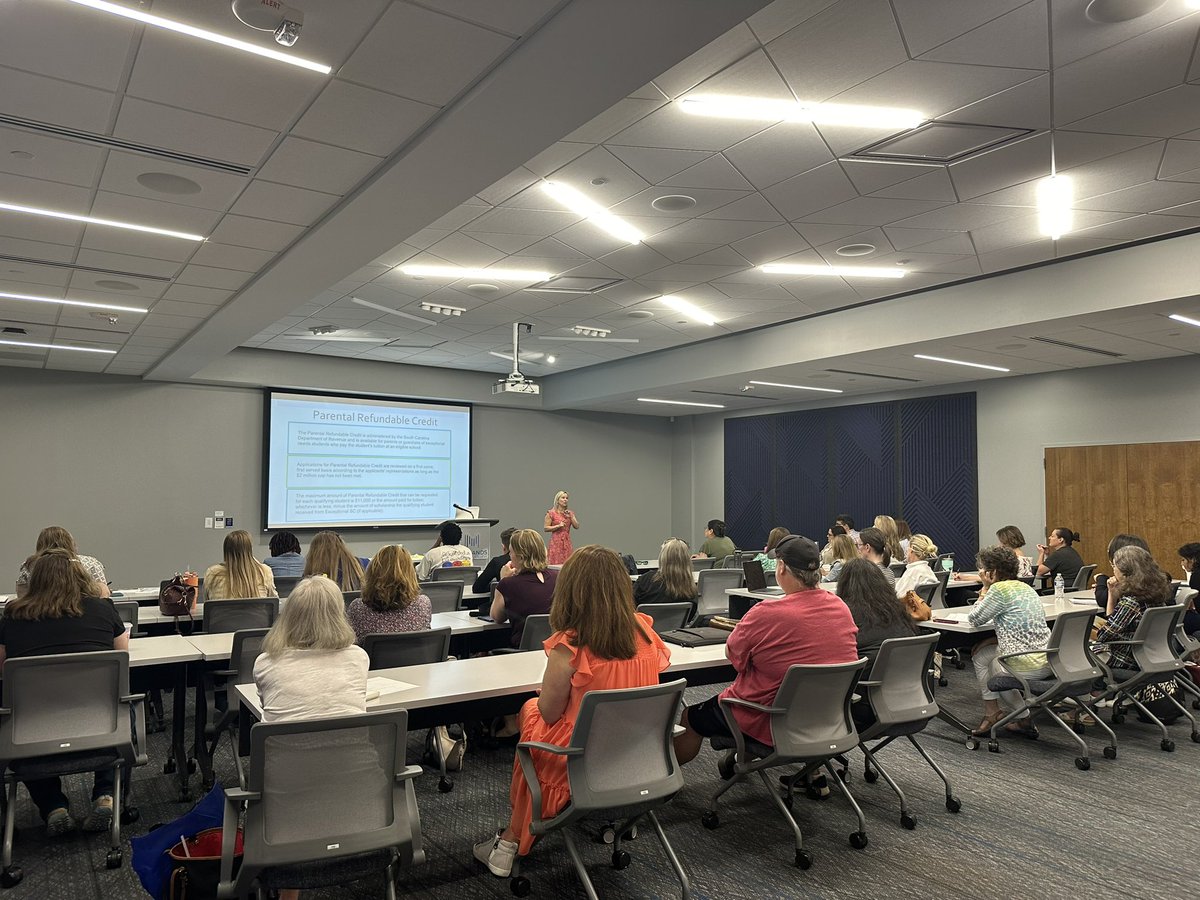 ReadingLeagueSC's tweet image. TRL-SC spent this morning with the Dyslexia Resource Center, Hand2mind and families from around the area for a Navigating Dyslexia Seminar. It is inspiring to see how passionate these parents are about ensuring their child achieves life long literacy skills. #sor #dyslexiasupport