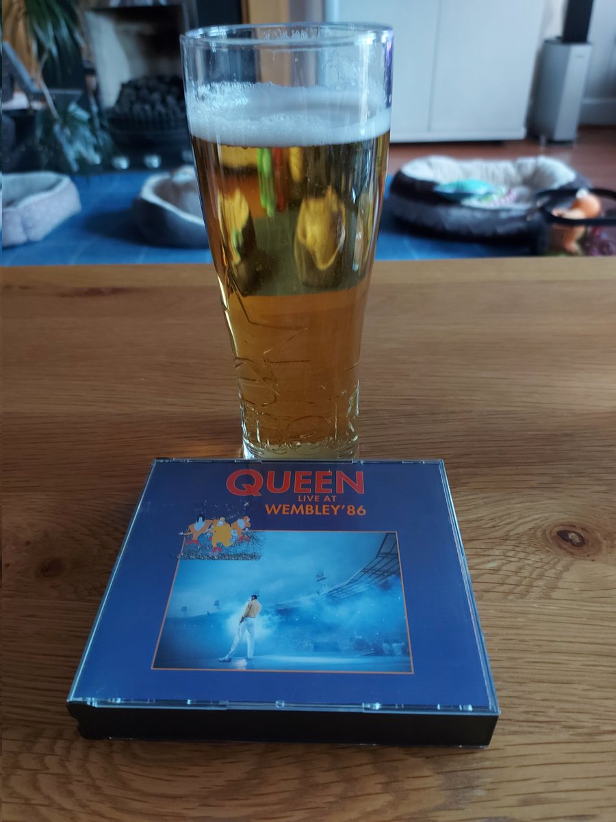 #Queen #NowPlaying #CD 'Live At Wembley '86' Happy Saturday Everyone! 🍻