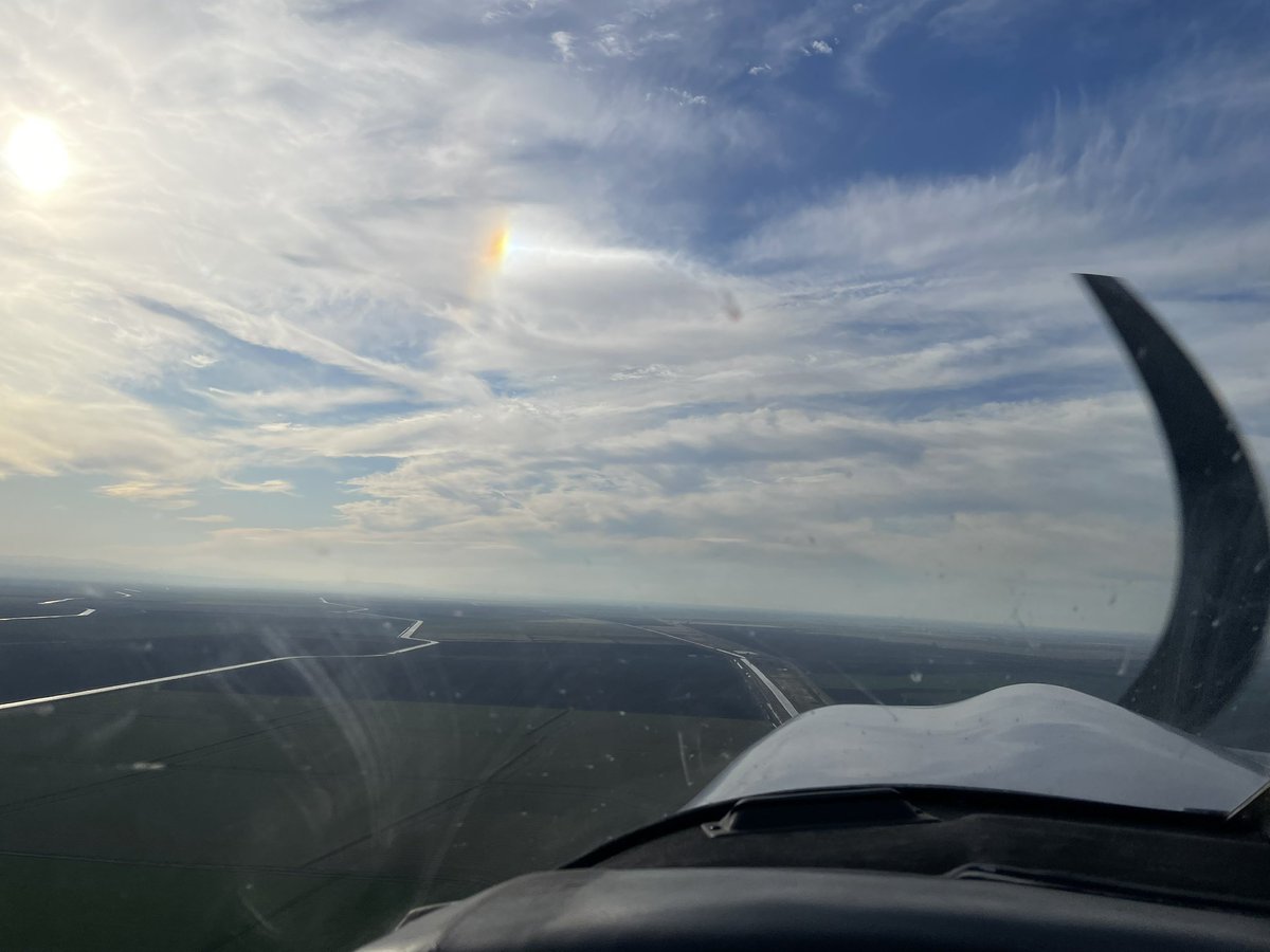 #flying home from F34 on Weds, saw one of the most intense “sun dogs” I have ever seen - cloud layer was low (~9000 ft) and this puppy was intensely bright.  #sundog #cawx #aviation #fumblingformysunglasses