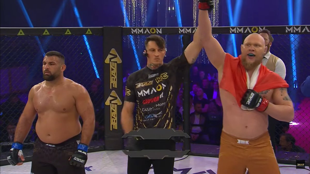 ✅ Patryk Dubiela 🇵🇱 (6-2) zwycięża na gali #BraveCF81.

Polak przez TKO w pierwszej rundzie pokonał Kasima Arasa 🇹🇷 (8-5).