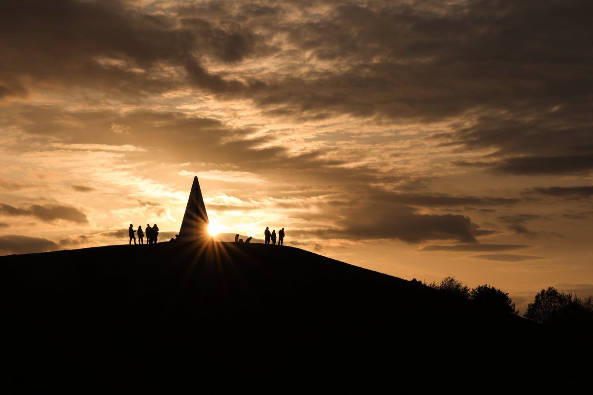 Captured this magnificent sky and starburst of the Sun peeking around the Light Pyramid at Campbell Park this evening. @TheParksTrust @ThePhotoHour @StormHour @CanonUKandIE @CanonEMEApro @thisistotalmk @mkfm @MKCommunityHub @scenesfromMK