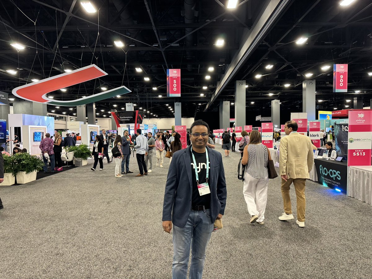 VinilRanga's tweet photo. Amazing 2 days at @eMergeAmericas !! Met some amazing entrepreneurs and the OG 305 @pitbull !! https://t.co/wYjgvlwOth