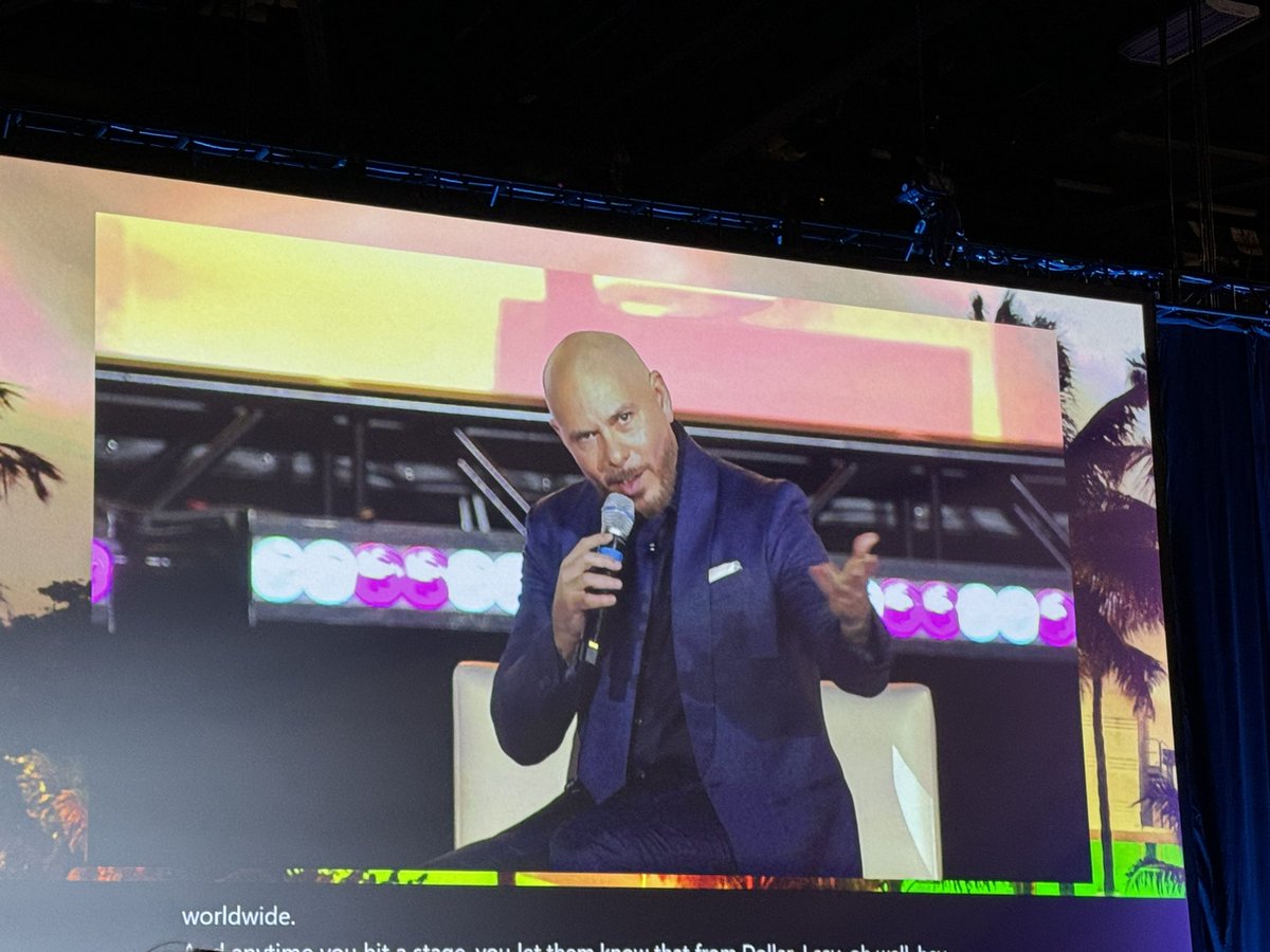 VinilRanga's tweet photo. Amazing 2 days at @eMergeAmericas !! Met some amazing entrepreneurs and the OG 305 @pitbull !! https://t.co/wYjgvlwOth