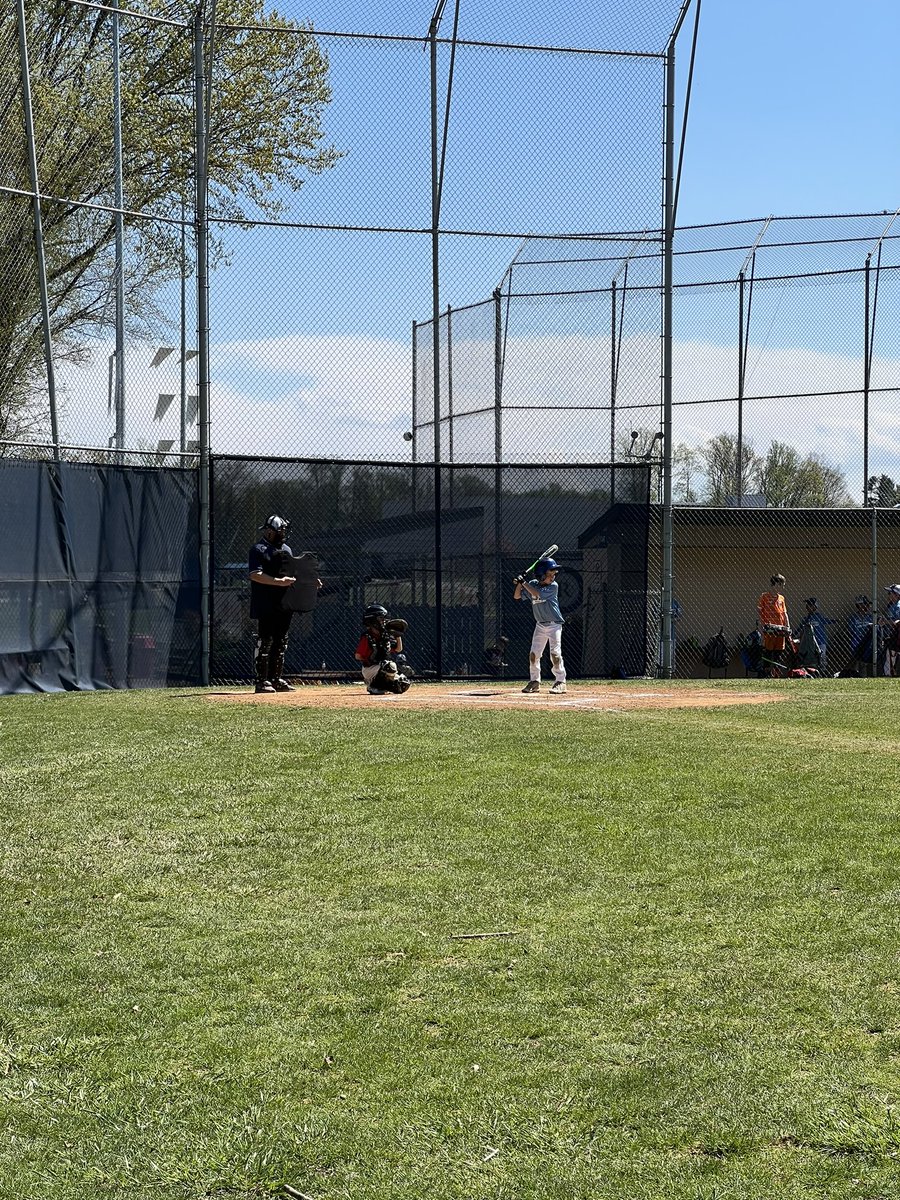 christen_rexing's tweet photo. If you don’t like the weather in Philadelphia, wait a minute. Afternoon at the baseball fields & it’s tank top weather! A world away from the cold lacrosse fields of the morning. #DelcoSportsMom enjoying the sunshine & the #DisarrayInTheDugout ⚾️♥️
8yo played catcher. So. Cute. https://t.co/Gagt5H4B5m