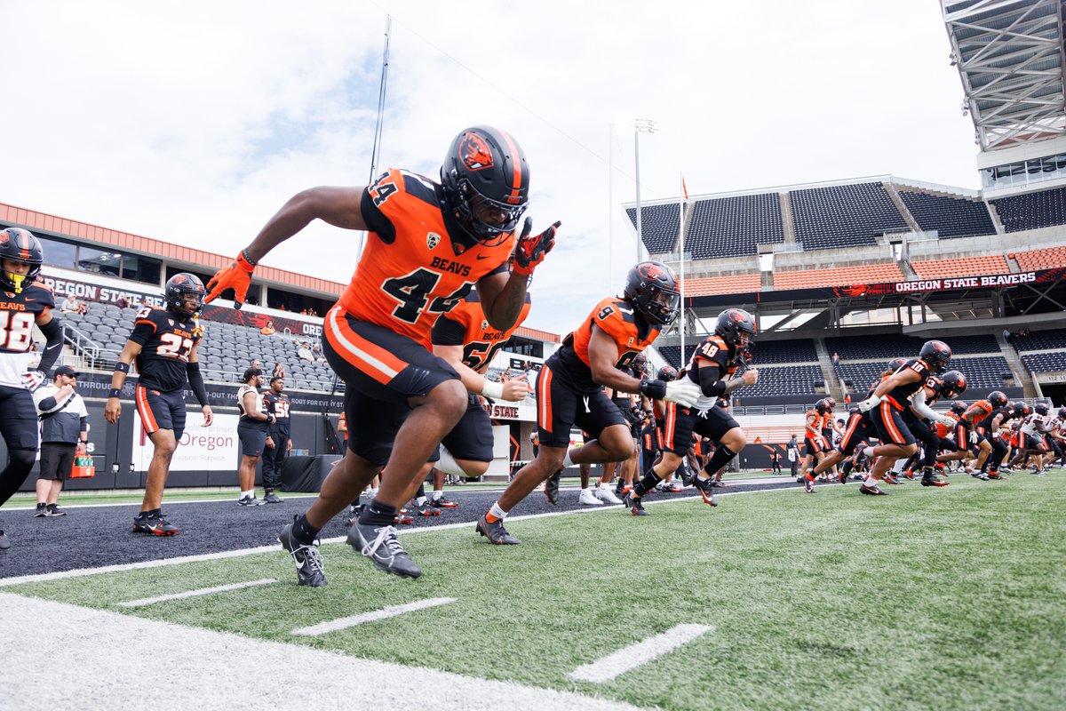 Oregon State's spring game is underway at Reser Stadium. I've got 📸@DarbyWPhotos on the scene for JohnCanzano.com.