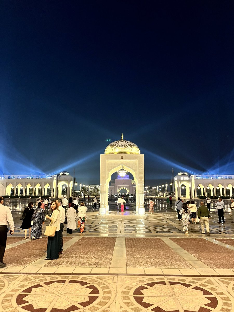 ElCoachBenny's tweet photo. #AbuDhabi https://t.co/2iEukJWvoA