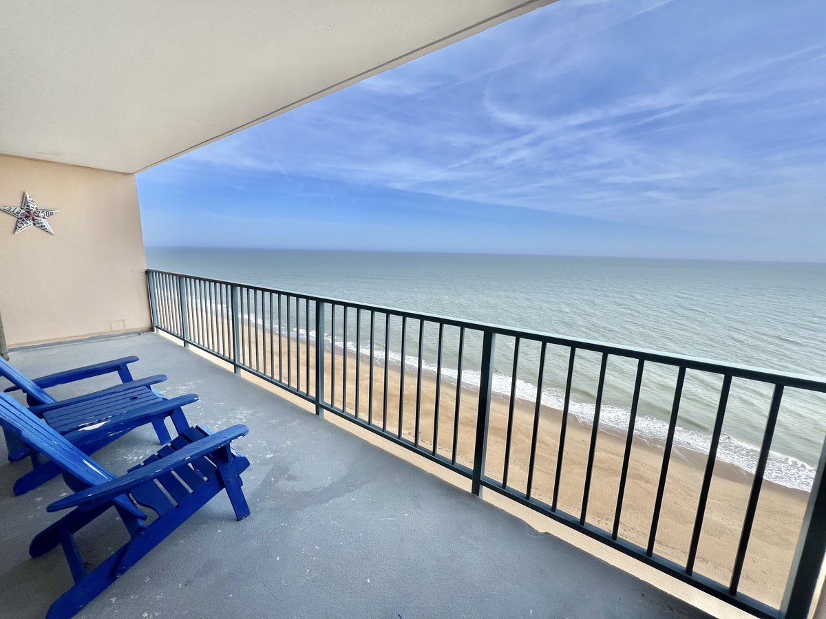DeeleyChester's tweet photo. Dreaming of your very own oceanfront property? From cozy one-bedroom digs to lavish luxury living, we've got the keys to your dream house.  Start living the beach life of your dreams, it's time to make waves! 🌊🏠🔑  https://t.co/L6VqTwIhKZ https://t.co/t7yZInHNmV