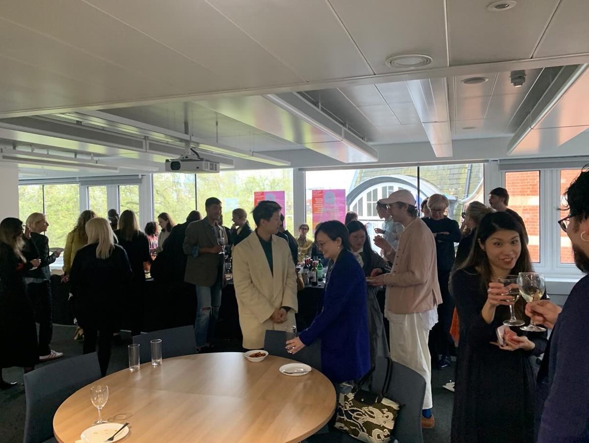 iamtommiii's tweet photo. Concluding our 2-year work at this wonderful launch event. Full house! Thank you all for celebrating with us, fashionable people 💐@CAFPower_ERC #INFS #SpecialIssue11.1 #OutIn2Weeks #BlendingResearchMethodsInFashionScholarship #UvAMediaStudies #ASCA #ERC #CMCI #CityUnivOfLondon https://t.co/9d95SVHWDW