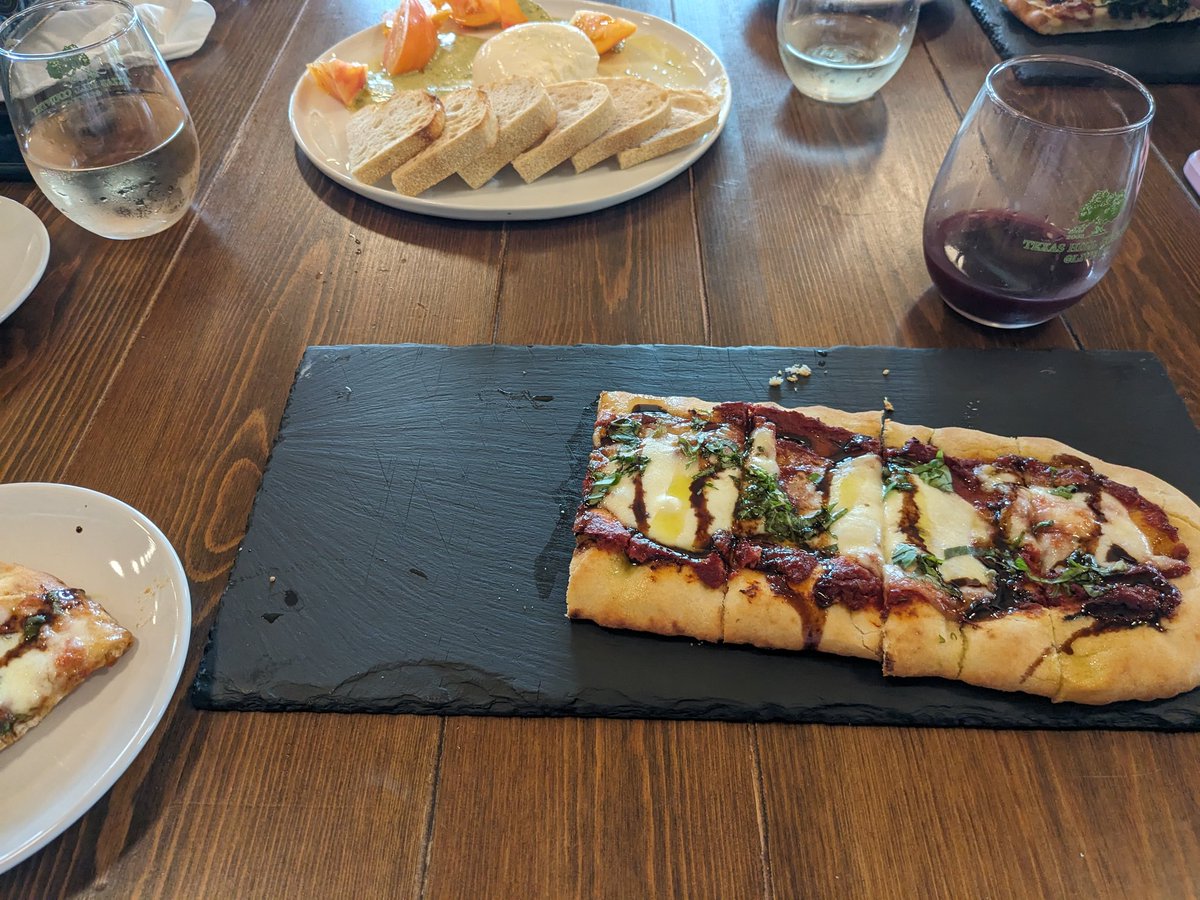 Burrata and Margherita flat bread 🥰