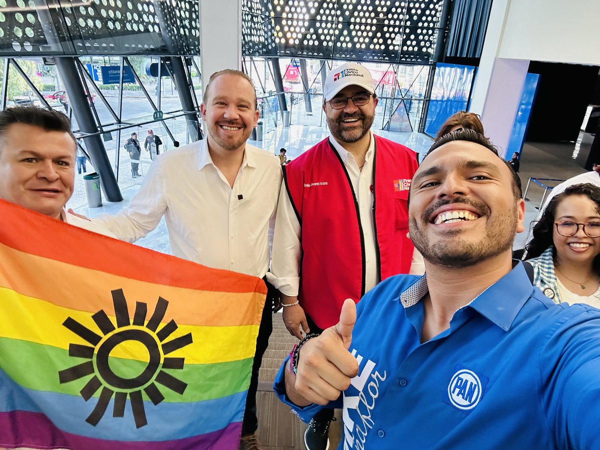 Aquí están los 10 compromisos que <a href="/STaboadaMx/">Santiago Taboada</a> firmó con las personas de la diversidad sexual el día de hoy a pesar del boicot que intentó el régimen. 🏳️‍🌈🧢✨

El 2 de junio tendremos a un nuevo Jefe de Gobierno que es abiertamente aliado de los Derechos Humanos porque