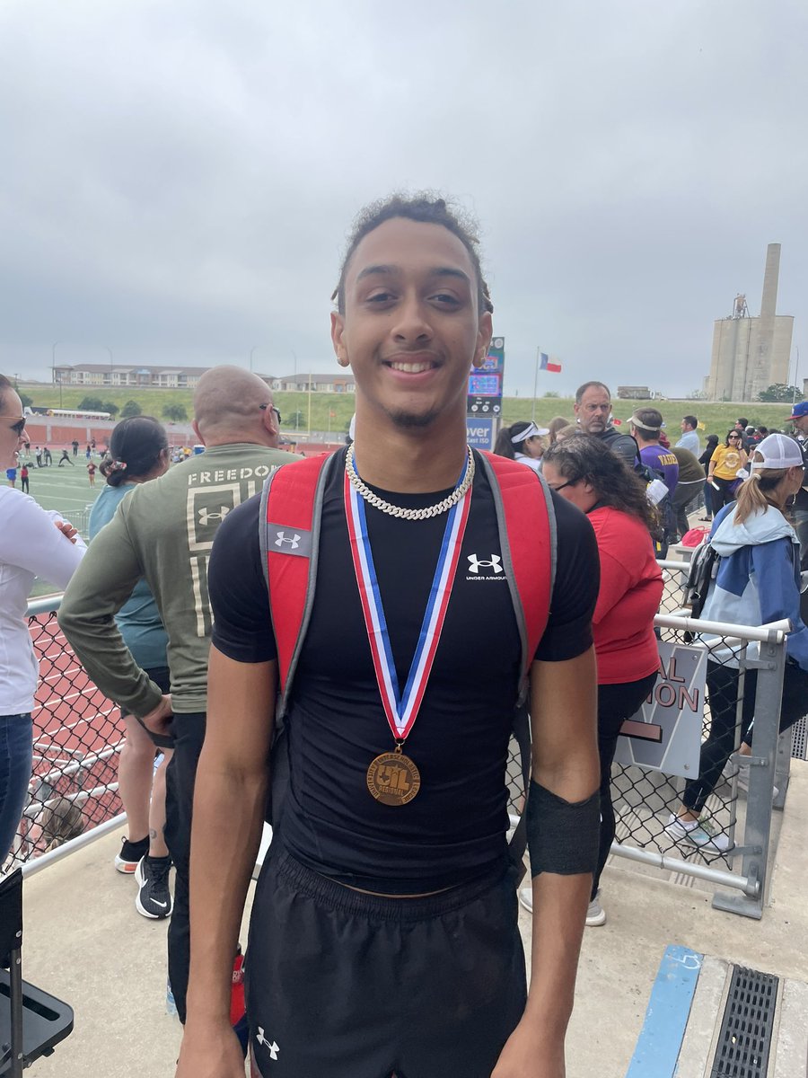 GamezGlenn's tweet photo. Congrats to Luke Bell for placing 3rd in the 300m hurdles and 5th in the 110m hurdles at the Regional Meet! He will be back! @DavissonDustin @CanyonHS_ABC @AthleticsCanyon @BMar1842 @Marshakh10 https://t.co/w3UkF2eW8k