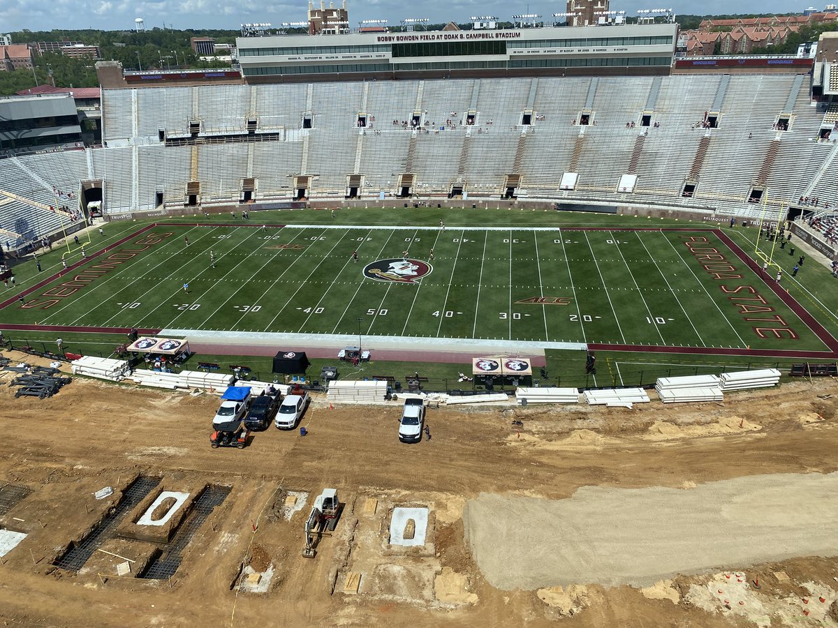 Good afternoon from an unusual looking Doak. Construction doesn’t stop the spring showcase as the Seminoles are here to wrap up spring. Follow me, @_Da_pistol and @jackgwilliams, whose final day on the beat is today.