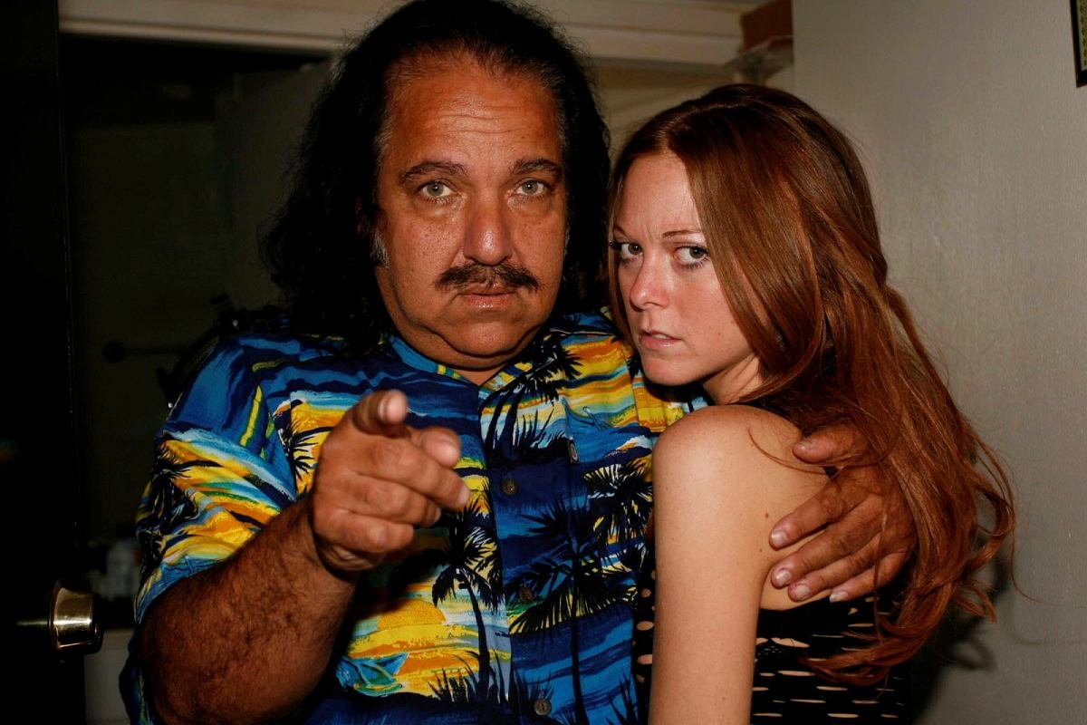 Właśnie dotarła do mnie informacja, że Ron Jeremy skończył jako aktor w gejowskim porno. Chryste panie świętości upadają na moich oczach... :(