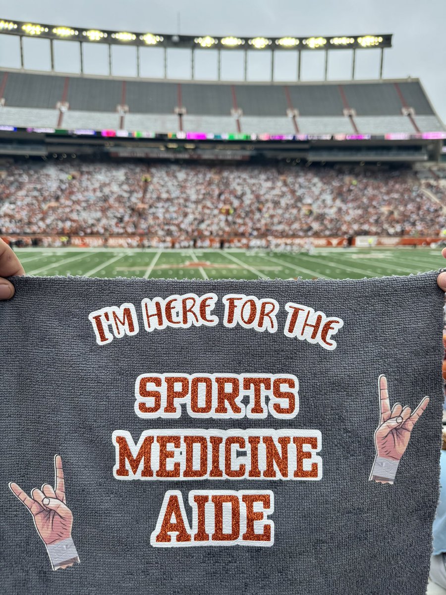 Supporting ‘23 grad Anissa G.  <a href="/TexasFootball/">Texas Football</a> Spring Game!! 🤘🏽🧡