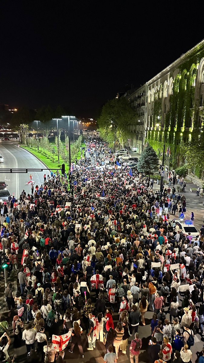 KShoshiashvili's tweet photo. Day 6 of non-stop protests against Russian law in #Tbilisi. This is from today's spontaneous march from the parliament to government administration building passing through the Justice House, which houses key institutions involved in Russian law processes.

Photo by Katie Mosiava https://t.co/n4YU0kjER3