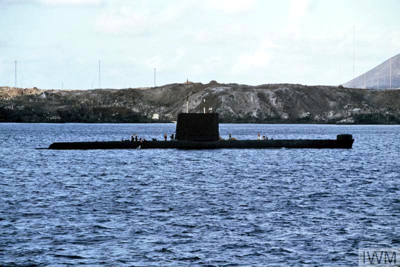 Submarines

SS #HMSOnyx S21 (1967-1991)
Oberon Class

📷 1982 #AscensionIsland @I_W_M
Note: Onyx was the only not-nuclear submarine of the #RoyalNavy to take part in the #FalklandsWar Its role was that of reconnaissance and support in favor of the SAS raiders

@RoyalNavy 🇬🇧