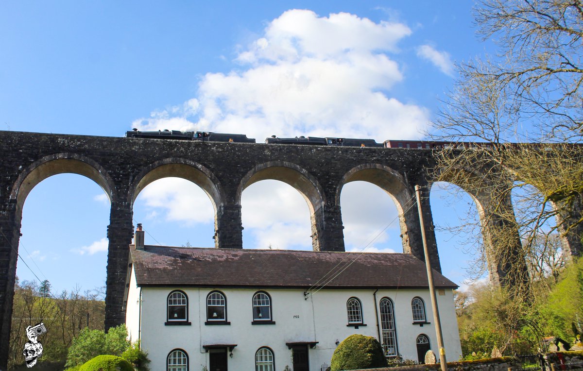 Steam trains in the sky 🚂🚃🚃 Steam engine heading from Liverpool to Swansea 100ft in the air passing Cynhordy Viaduct #wales #Carmarthenshire