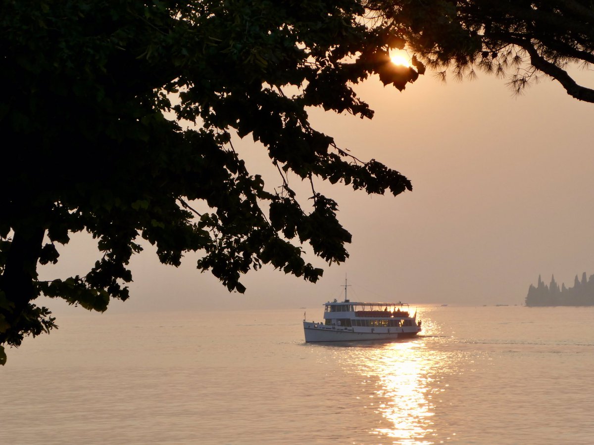 Here’s one for @ItalyWith, sunset over Lago di Garda #traveldiaries #holidaydiaries