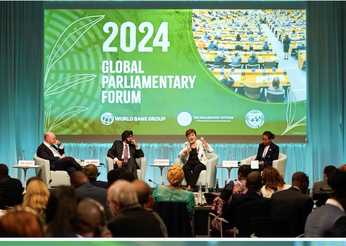 Sokhna_BA2's tweet photo. 2024 GLOBAL PARLIAMENTARY
FORUM 2024 / GLOBAL
YOUNG MP INITIATIVE 2024

Nous avons pris part au Forum parlementaire mondial 2024, qui s’est tenu à Washington DC au Siege de la banque mondiale . 
Une  rencontre qui entre dans le cadre des réunions de printemps du Fonds monétaire international (FMI) et du Groupe de la Banque mondiale (GBM) .

Une occasion pour les parlementaires d’échanger avec les dirigeants des institutions : Kristalina Georgieva, Directrice générale, FMI et 
Ajay Banga, Président de la Banque mondiale.

Les discussions ont porté sur les préoccupations urgentes telles que le changement climatique, les crises de la dette ,l’intelligence artificielle, la transparence dans la gestion, la Santé, l’énergie , l’emploi des jeunes…..

La rencontre réunie des  ministres des Finances, des gouverneurs de banques centrales,
des experts en développement, des dirigeants du secteur privé, des représentants de la société civile, des parlementaires et des universitaires pour discuter de questions économiques et de développement mondiale.

Nous avons aussi assisté La cinquième Réunion de l'Initiative mondiale des jeunes parlementaires 2024 sous le théâtre« Semer les graines de la
croissance : Créer des emplois verts pour les jeunes et la planète ».
Des rencontres qui ont permis aux jeunes parlementaires t’interpeller les dirigeants sur la problématique de l’emploi et du rôle des jeunes dans le développement.
#WorldBank, #FMI,#reunionsprintemps, #jeunesse, #forumparlementaire