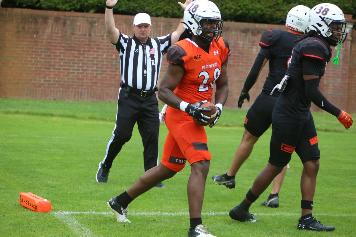 FBALL: Reggie Hunter hauled in this 5-yard TD pass as time expired to lead Team Orange to a 13-7 win over Team Black at the @TusculumFB Spring Game #PioneerUP