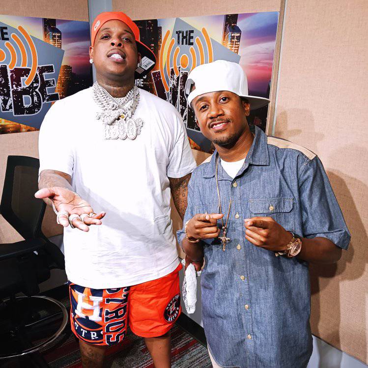 ✌🏾 of'um!! Tapped in wit #FINESSE2TYMES @ TSU's Springfest. Exclusive interview w/ the man himself alongside @micheleonair  droppin' soon, only on @thevibehouston (DOWNLOAD DAT APP!) ...🤘🏽🤘🏽

📷: <a href="/imjustsignature/">Swanye Signature</a>

.
.
.
.
.
.

#texassouthernuniversity #texassouthern #txsu