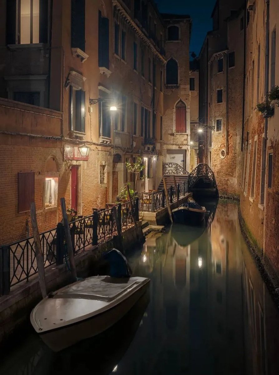 A domani amici...sogni belli 😘😘😘 Venezia di notte 🤩🤩🤩