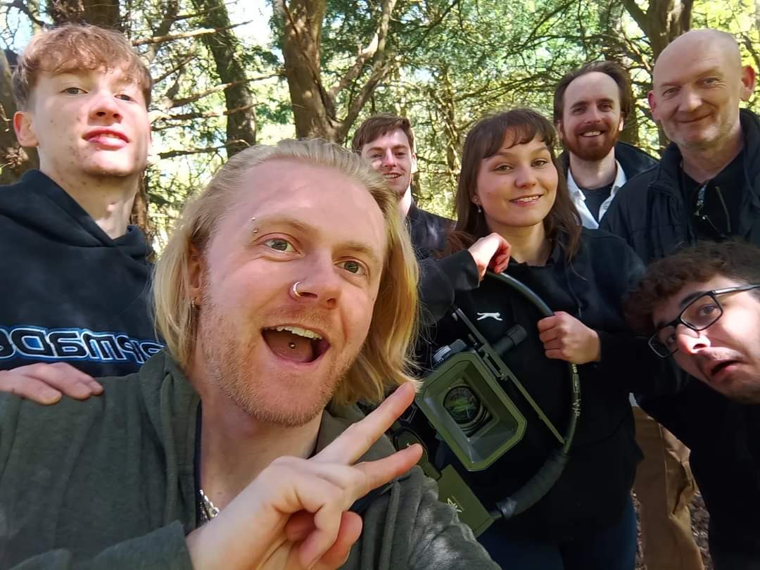 Aaronbartlett92's tweet photo. Film Squad Love
#onset #onsetantics #filmsqaud #filmlifestyle #filmlife #onsetselfie #filmcrew #actors #acting #producers #directors #hatchetfilmstv #onewaymirrorfilms #theagent #wasted #panasoniccamera #viral #viralpost #selfie https://t.co/BPOWfNBPVB
